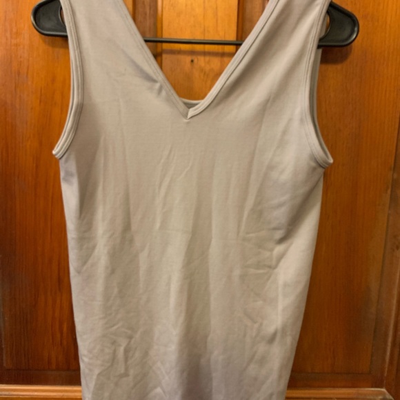 Women's tank top bundle - Picture 1 of 6